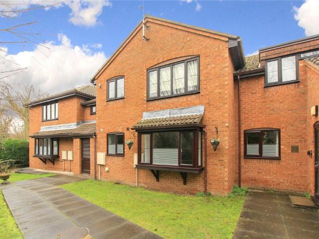 Flat for sale in Ashlyns Estate, Pouchen End