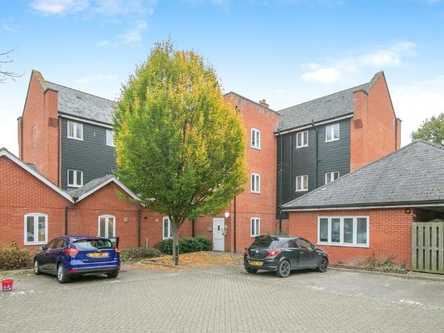 Flat for sale in Old Heath, Fordham Heath