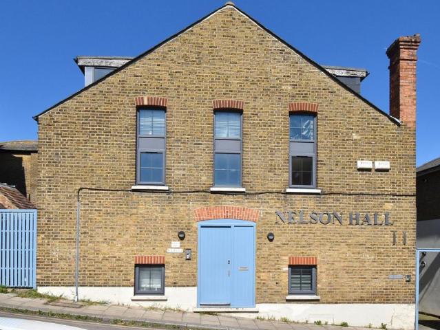 Flat for sale in London Borough of Lewisham, Forest Hill