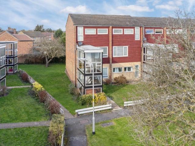 Flat for sale in Iver, Iver Heath
