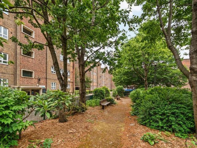 Flat for sale in Bermondsey, Greater London