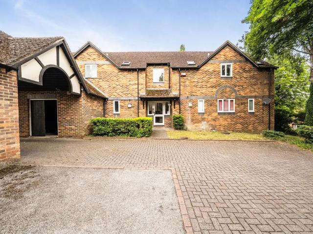 Flat for sale in Hungerford, West Berkshire