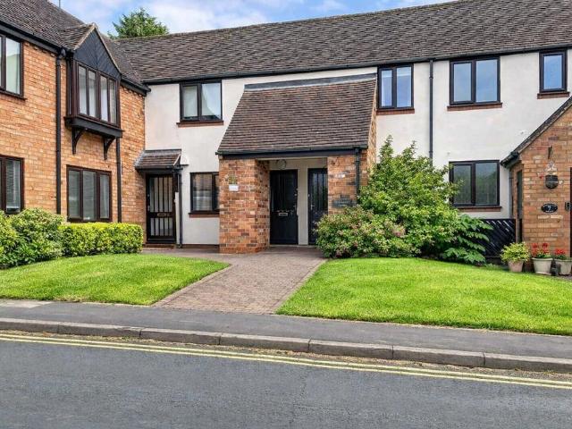 Flat for sale in Abbey End, Green Close