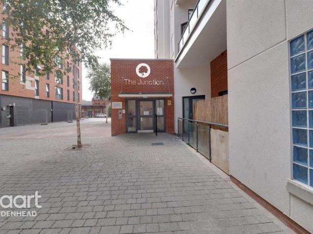 Flat for sale in Slough