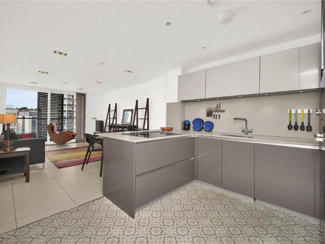Flat for sale in Hoxton, Greater London