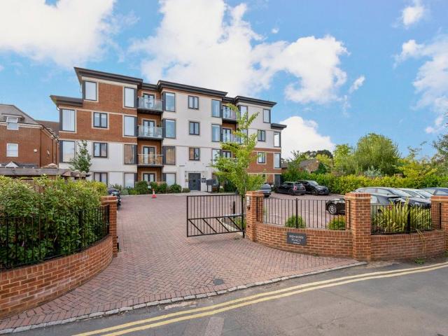 Flat for sale in Weybridge, Elmbridge