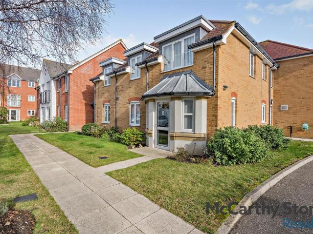 Flat for sale in Oxenden, The Bridge