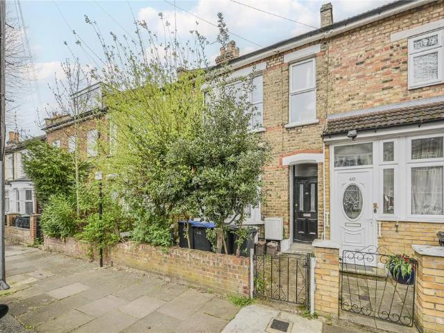 Flat for sale in Palmers Green, Greater London