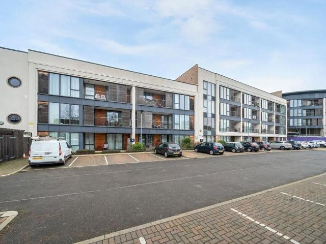 Flat for sale in Dunstable, Bedfordshire