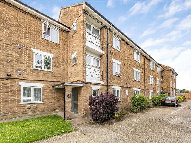 Flat for sale in London Borough of Hounslow, Heston
