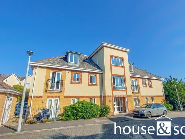 Flat for sale in Poole