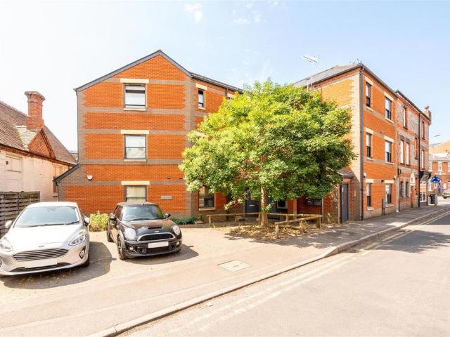 Flat for sale in Reading