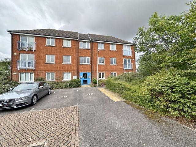 Flat for sale in Badgers Dene, Grays