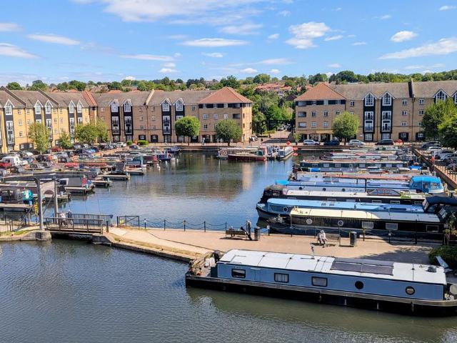 Flat for sale in Pouchen End, Hertfordshire