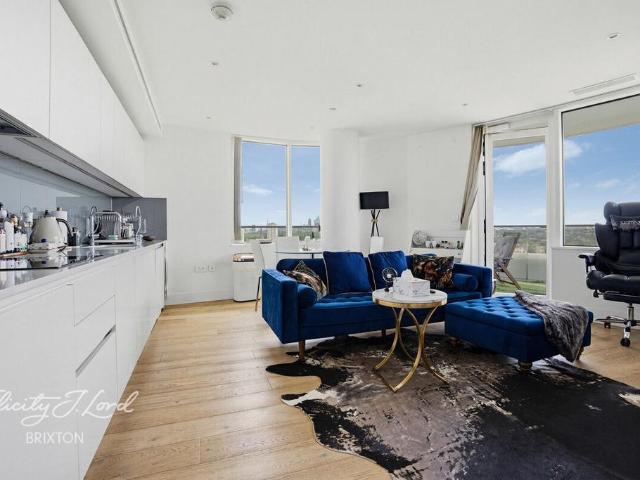 Flat for sale in Battersea, Greater London
