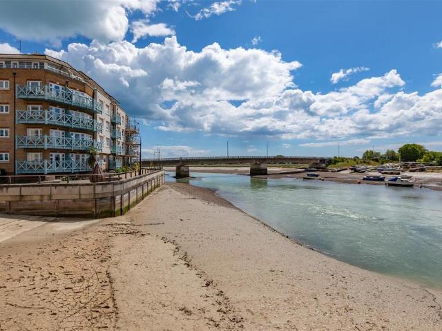 Flat for sale in Fishersgate, West Sussex