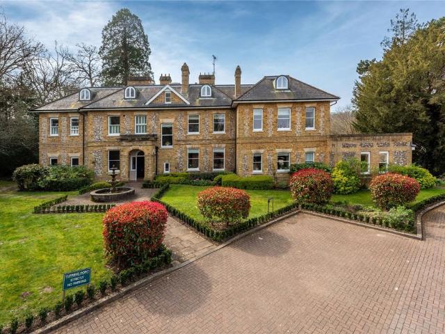Flat for sale in Pachesham Park, Surrey