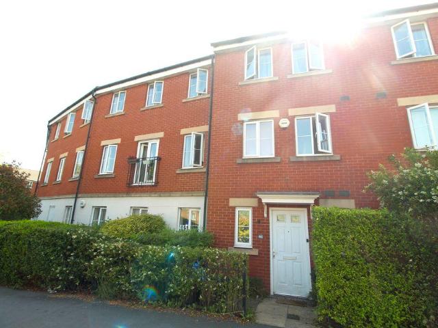 Flat for sale in Horfield, Feckenham