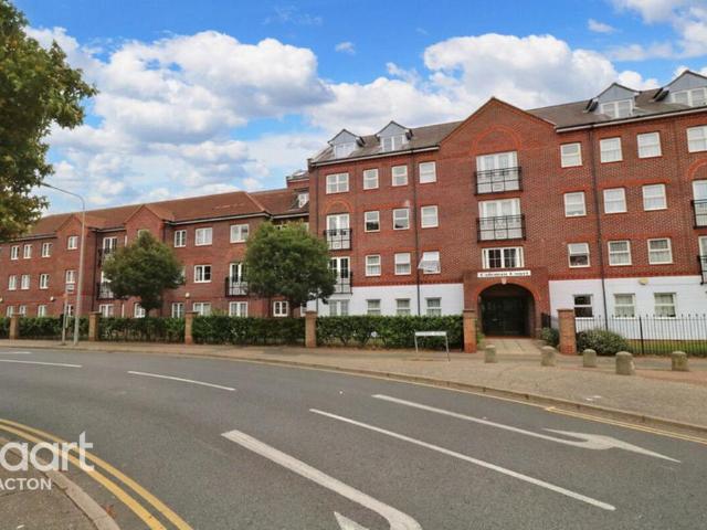 Flat for sale in Dale Hill, Essex