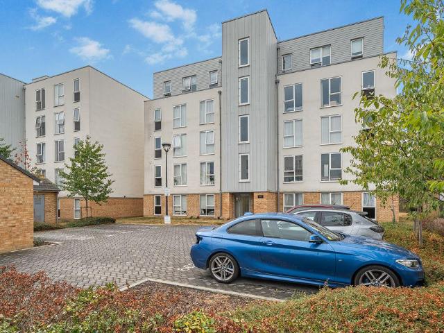 Flat for sale in Row Town, Surrey