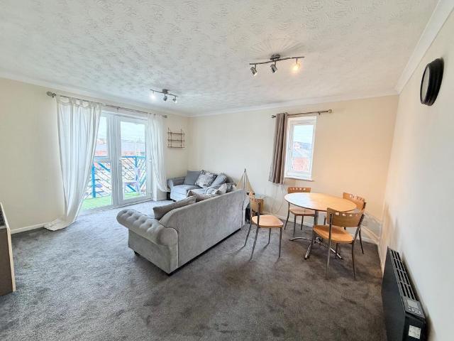 Flat for sale in Nangreaves, Wales