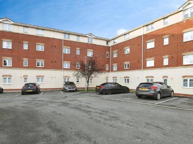 Flat for sale in Calderstones