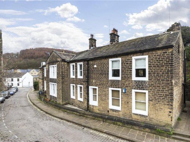 Flat for sale in Crossflatts, West Yorkshire