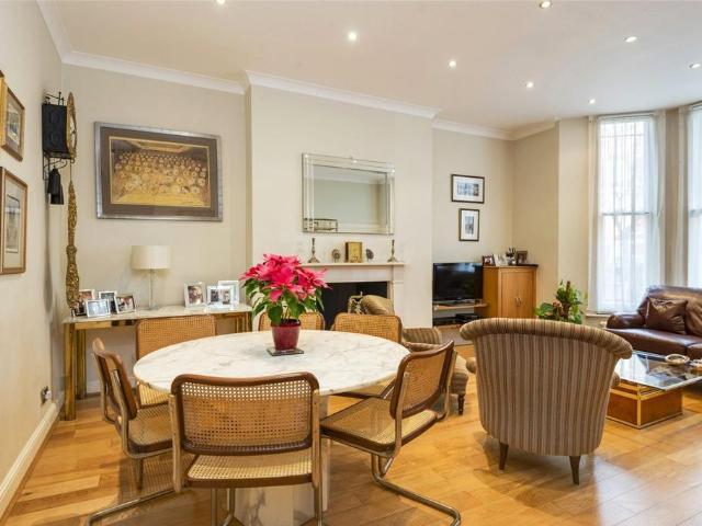 Flat for sale in St. John's Wood, Greater London