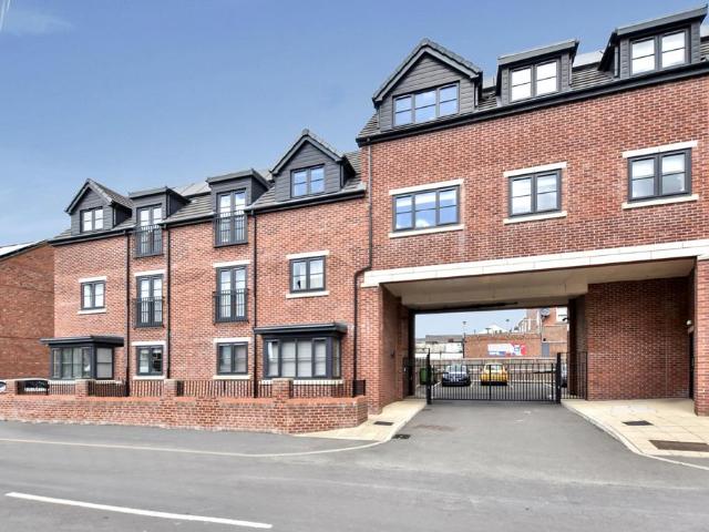 Flat for sale in Garforth, West Yorkshire