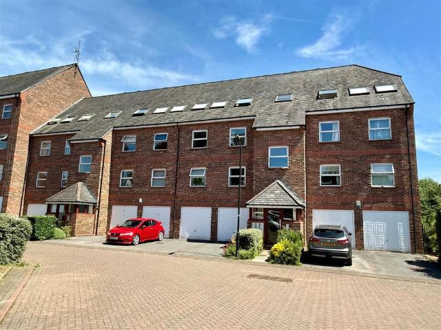 Flat for sale in Bell Farm, High Field