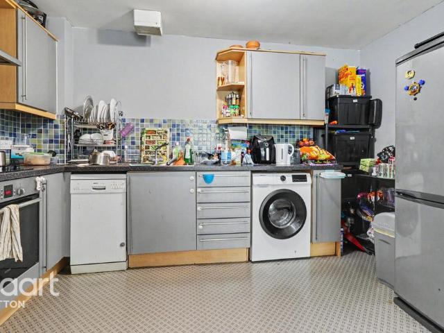 Flat for sale in Rosehill, Greater London