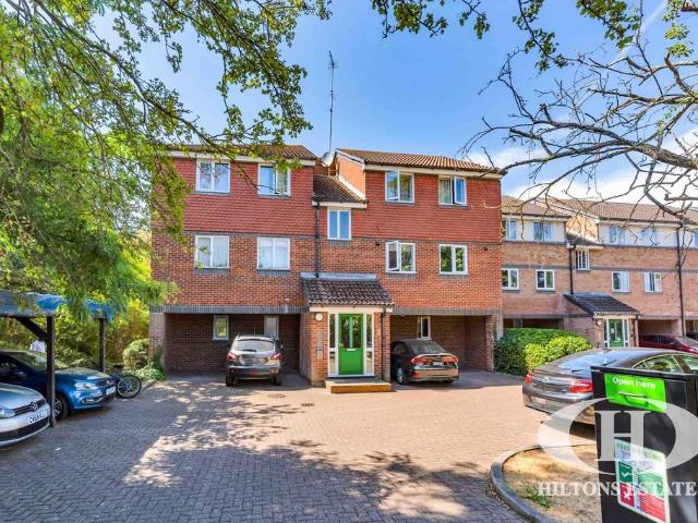 Flat for sale in London Borough of Ealing, Greenford