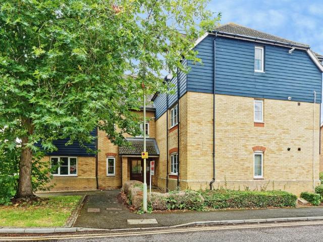 Flat for sale in The Bridge, Kent