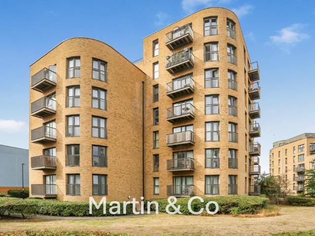 Flat for sale in London Borough of Croydon, Greater London