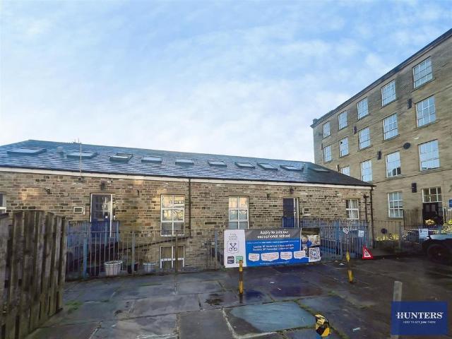 Flat for sale in Sowerby Bridge, Calderdale