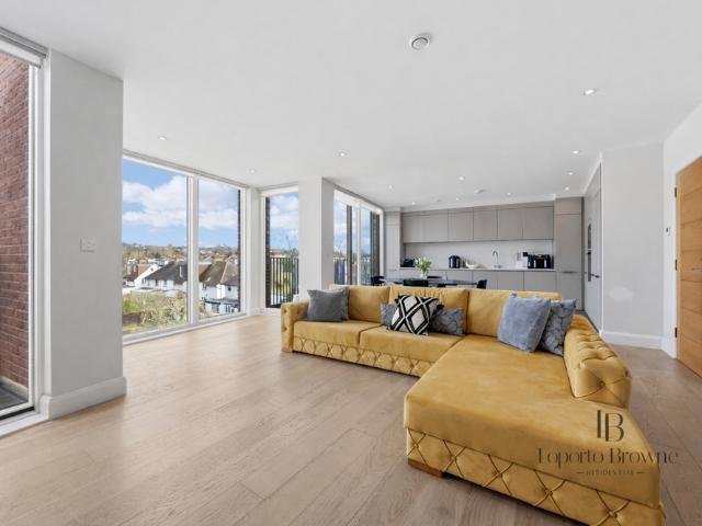 Flat for sale in Golders Green, Greater London