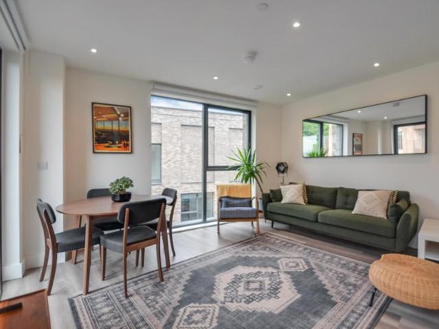 Flat for sale in Greenwich Town Centre, Greater London