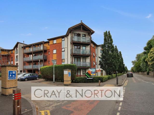 Flat for sale in London Borough of Croydon, Greater London