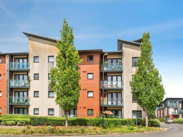Flat for sale in Lawn, Swindon