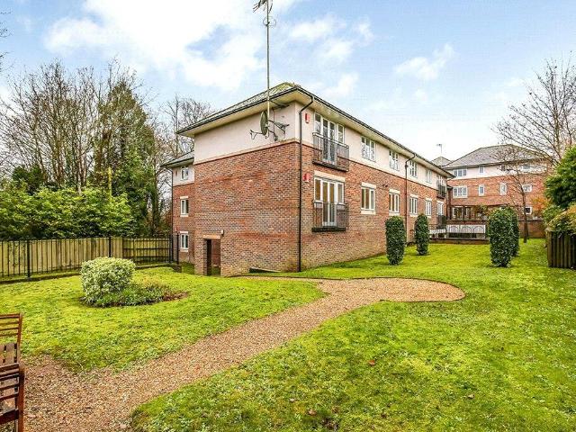 Flat for sale in Sleepers' Hill, Hampshire