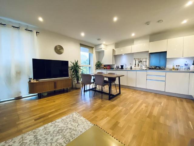 Flat for sale in London Borough of Ealing, Hanwell