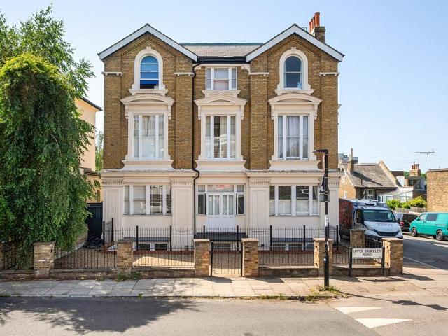 Flat for sale in London Borough of Lewisham, New Cross