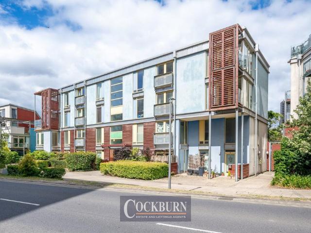 Flat for sale in East Greenwich, Greater London