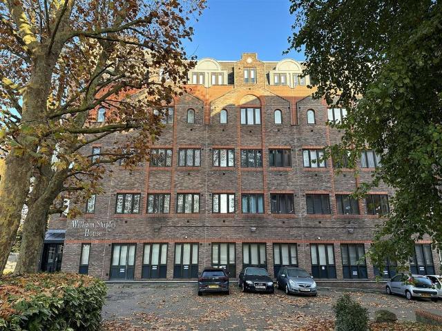 Flat for sale in Midway, Kent