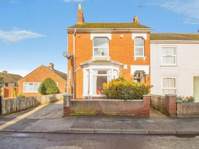 Flat for sale in Milton Keynes