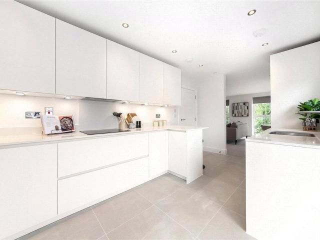 Flat for sale in London Borough of Croydon, Greater London