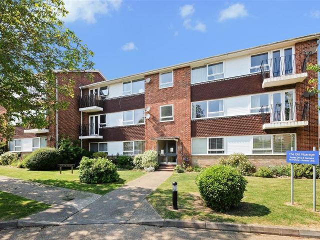 Flat for sale in The Bridge, Kent