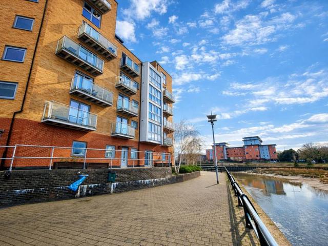 Flat for sale in Hythe, Fordham Heath