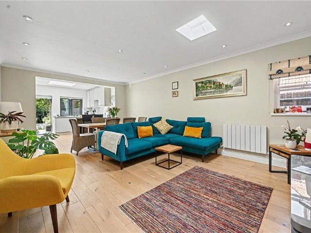 Flat for sale in Mapesbury, Greater London