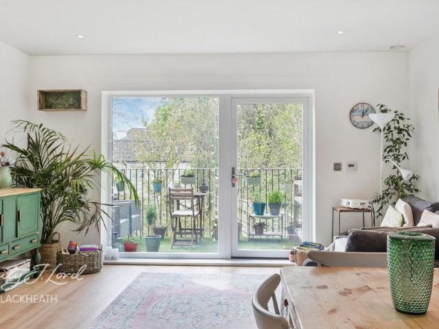Flat for sale in Greater London